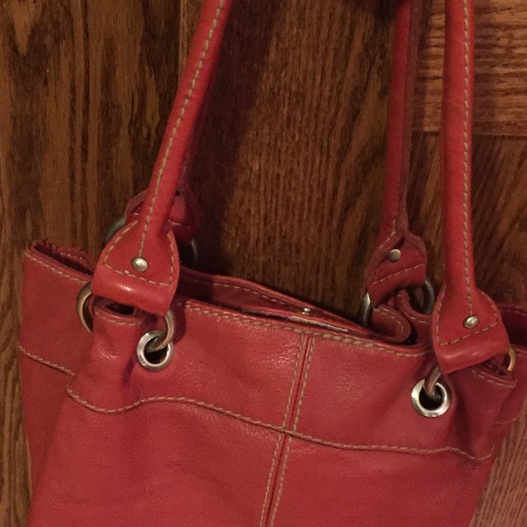 Red leather bucket purse - Picture 1 of 3